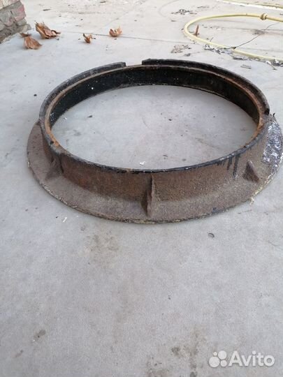 Люк канализационный чугунный бу