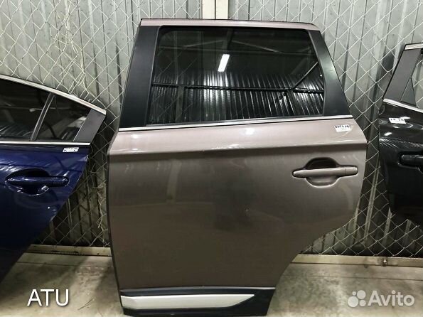 Левая дверь задняя Mitsubishi Outlander 3