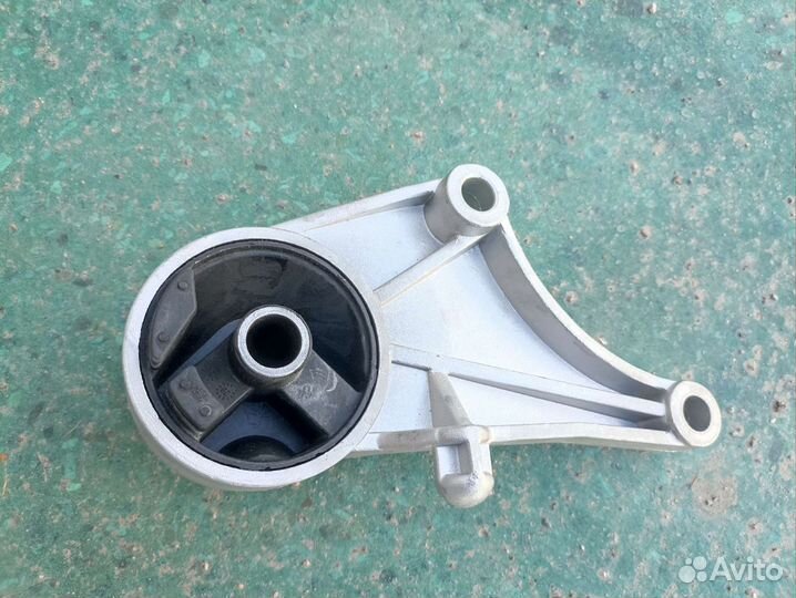 Подушка двигателя opel zafira