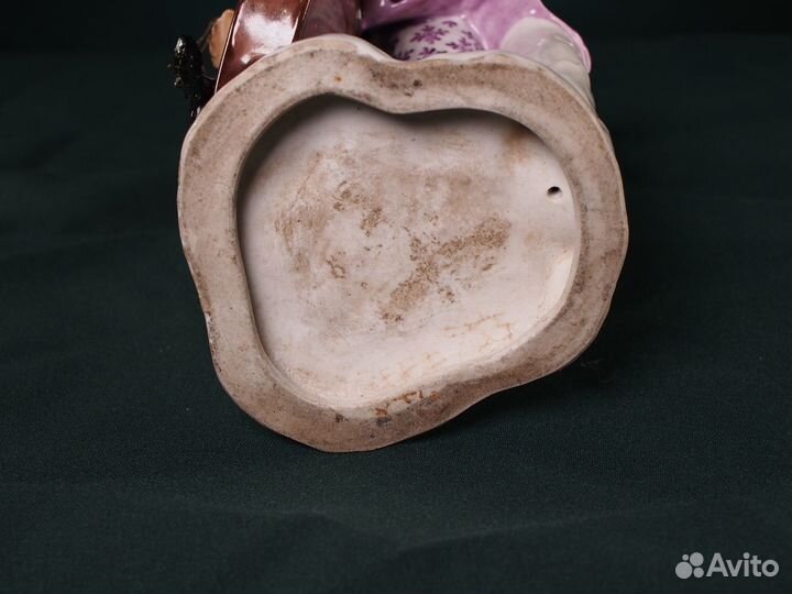 Фарфоровая статуэтка 