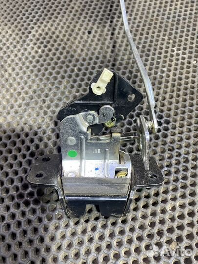 Замок крышки багажника Кайрон SsangYong Kyron