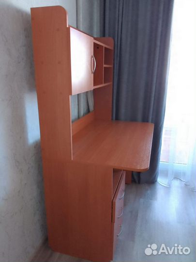 Письменный стол