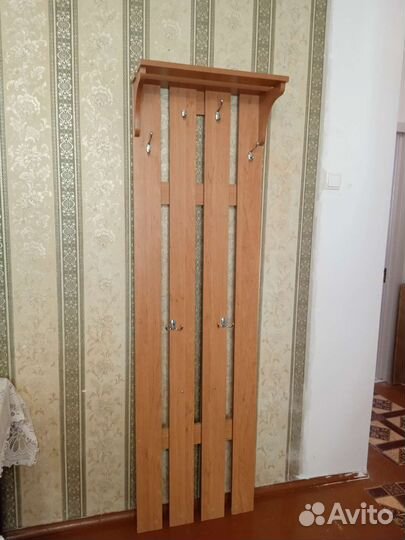 Вешалка настенная в прихожую