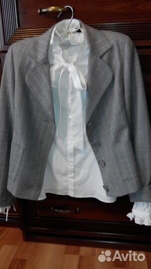 Школьный костюм (100 шерсть) и блузка zara