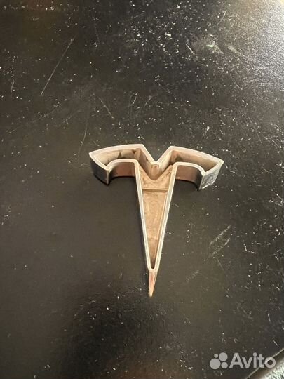 Значек tesla