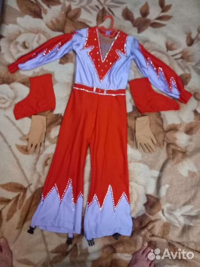 Костюм для выступления по фигурному катанию