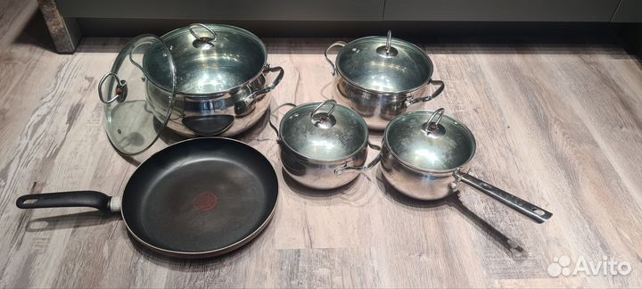 Набор кастрюль