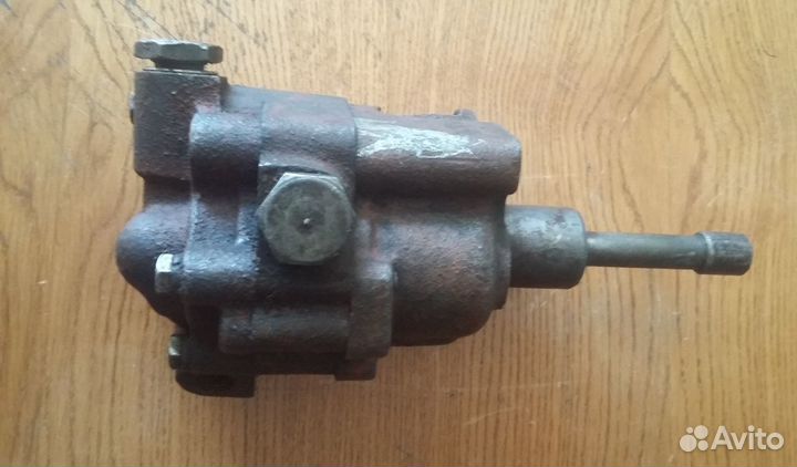 Продаётся масляный насос на ЗИЛ б\у и подушки опор