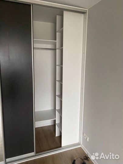 Шкаф купе с зеркалом