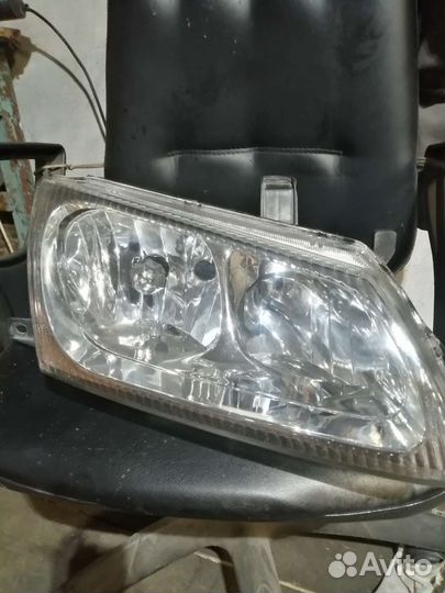 Продам фару правую Nissan блюберд силфи