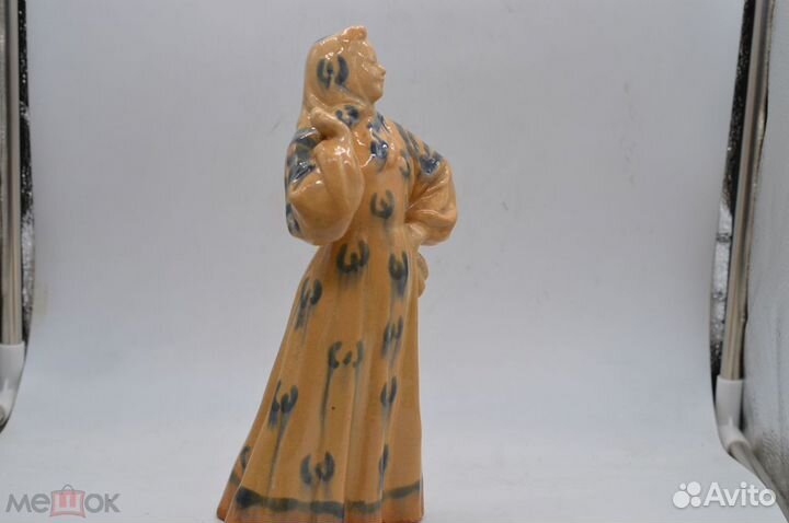 Статуэтка девушка В платке (плясунья ) гжель