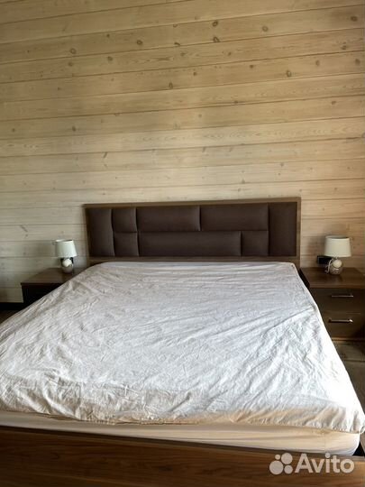 Кровать двухспальная без матраса