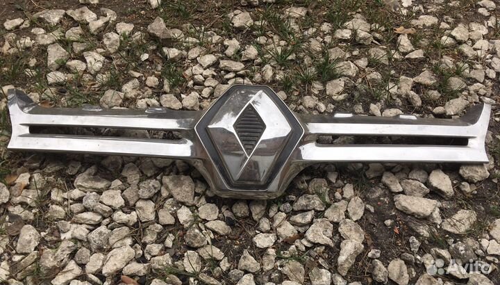 Молдинг решетки радиатора renault duster
