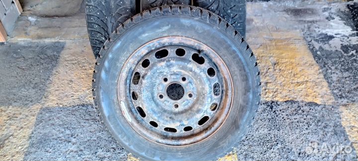 Nokian Tyres Hakkapeliitta 4 205/60 R15