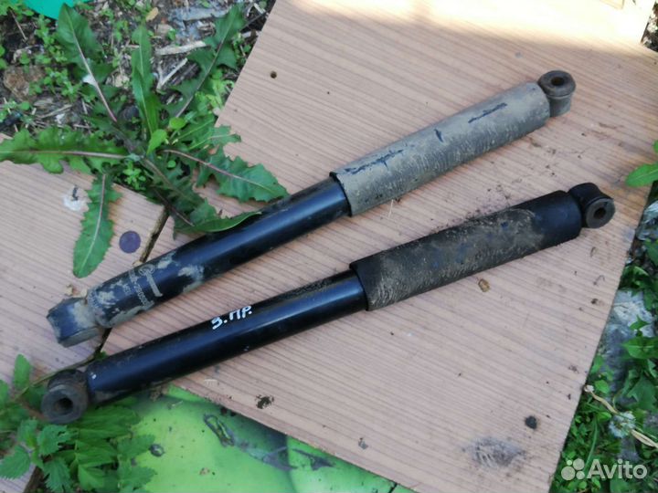 Амортизатор задний Опель Фронтера А