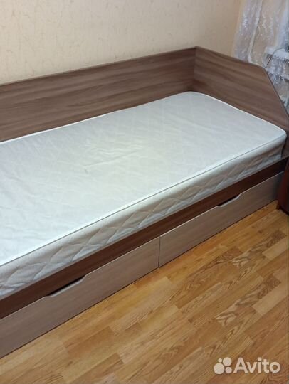 Кровать с матрасом бу