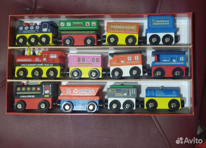 Поезд деревянный