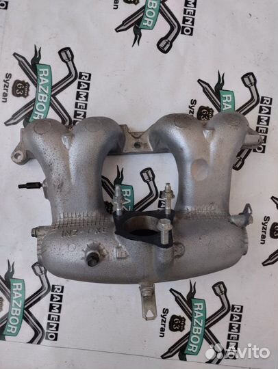 Коллектор впускной Toyota Prius NHW20 2007