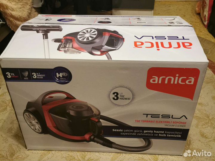 Пылесос Arnica Tesla красный