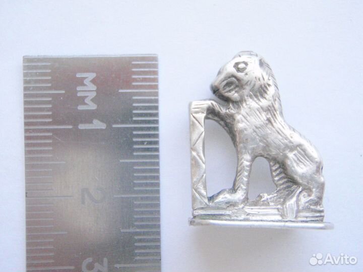 Серебряная статуэтка 