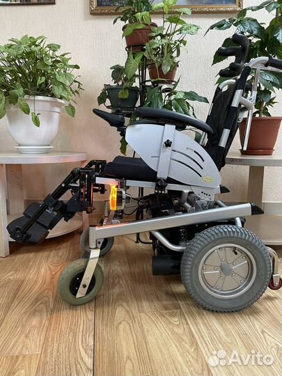 Инвалидная кресло коляска с электроприводом