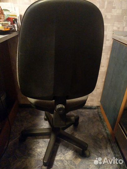 Офисное кресло