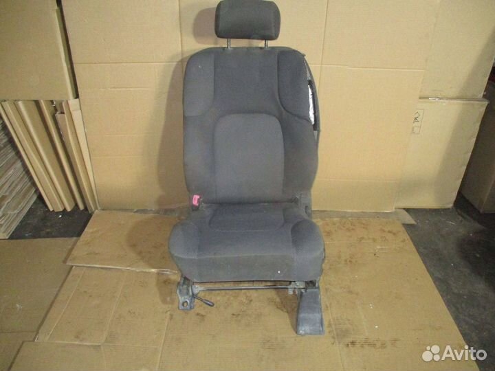 Сиденье переднее левое Nissan Navara (D40)
