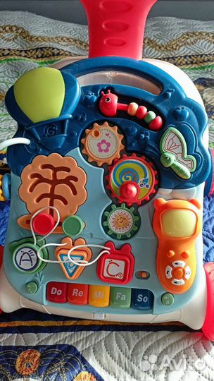 Развивающий столик-каталка