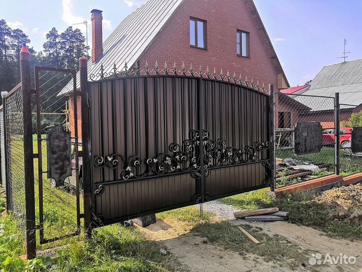Кованые ворота, забор
