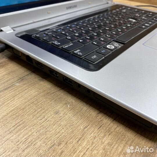 Ноутбук Samsung NP-R518-DA01RU