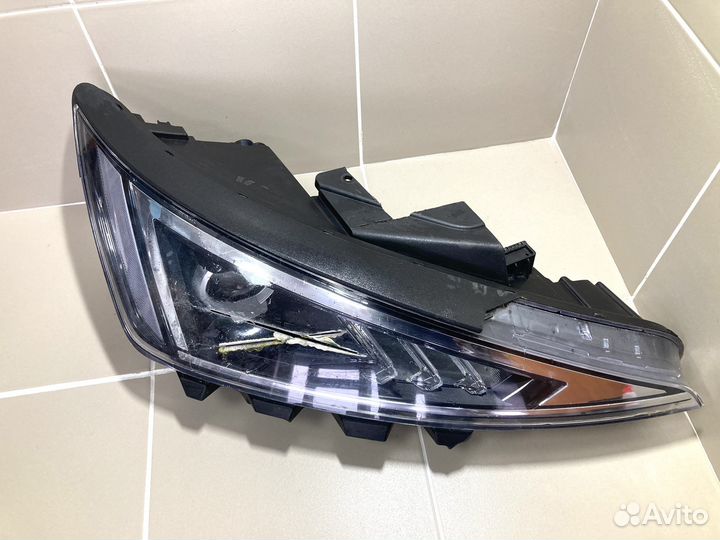Фара прав галоген Hyundai Elantra 2018-2020 дефект