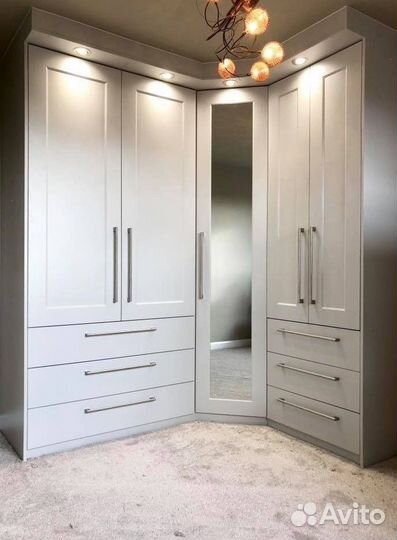 Угловой шкаф