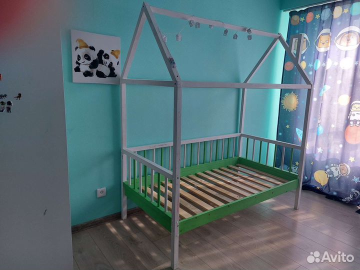 Детская кровать домик 160 на 80 с матрасом