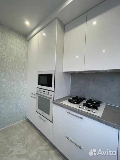 Угловая кухня на заказ. Фабрика в Челябинске