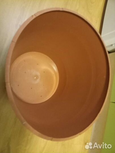 Большой цветочный горшок