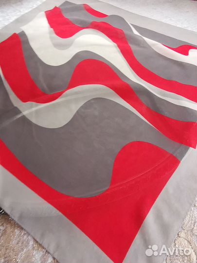 Винтажный тонкий платок с дефектами