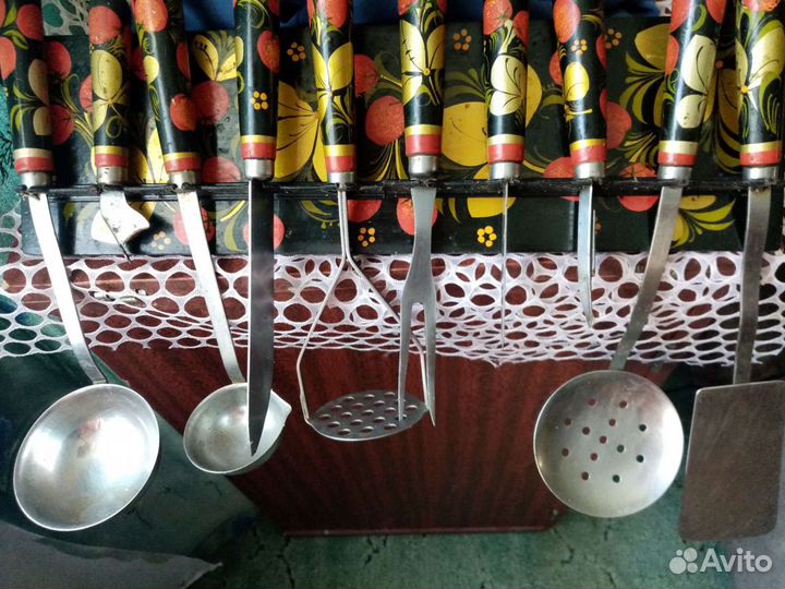 Столовые приборы-ножи-вилки