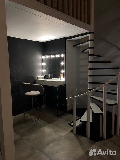 Рабочее место визажиста бровиста