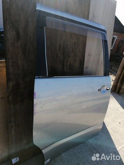 Дверь задняя правая Toyota Noah AZR60