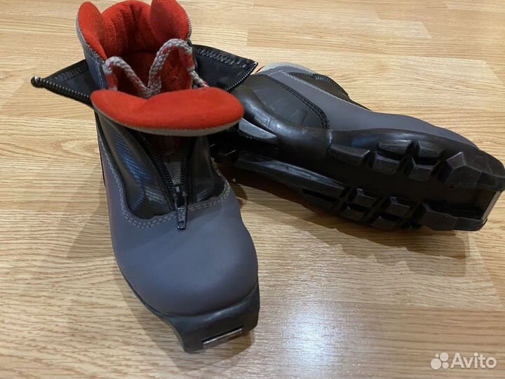 Лыжные ботинки