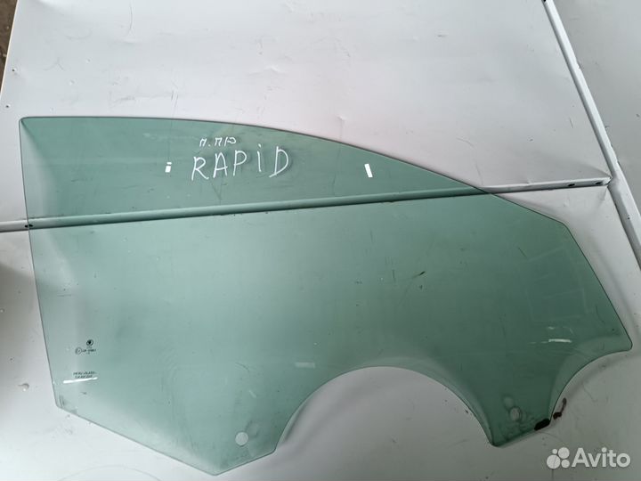 Стекло передней правой двери Skoda Rapid