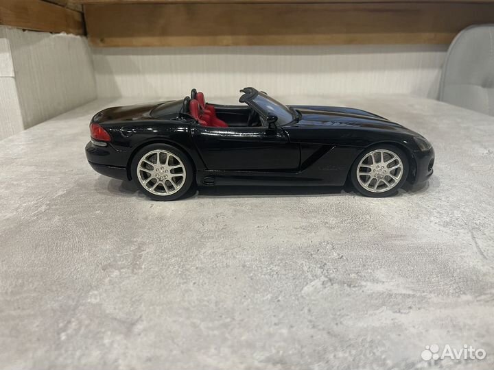 HotWheels Dodge Viper 1:18