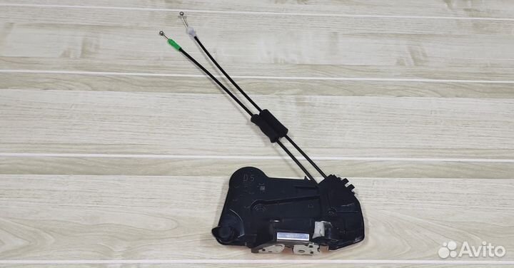 Lexus LX 450D замок двери передний правый