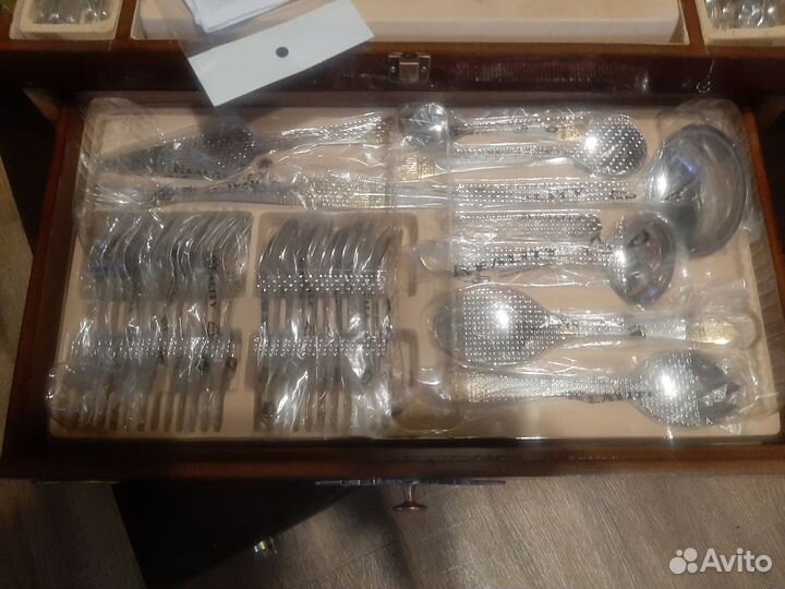 Набор столовых приборов на 12 персон