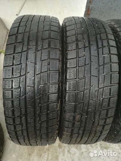 Yokohama Ice Guard IG30 215/60 R17
