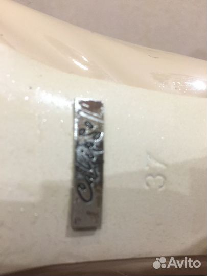 Красивые фирменные туфли