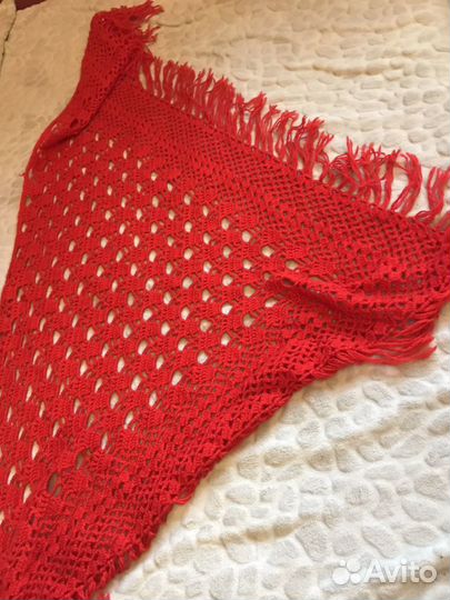 Красная шаль, вязаная крючком. Ручная работа