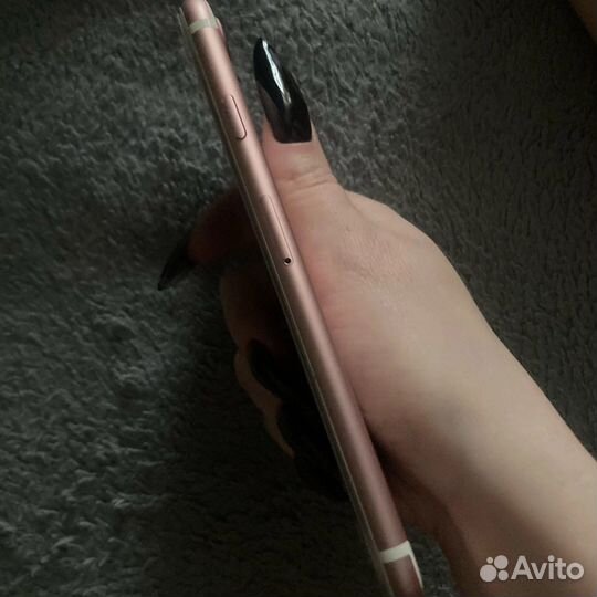 Телефон iPhone 7