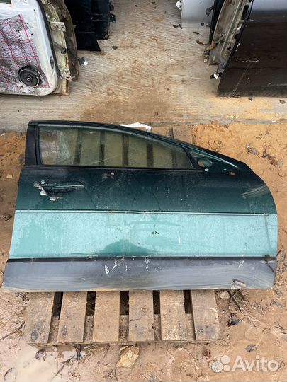 Дверь передняя правая Dodge stratus