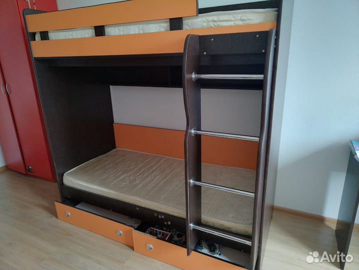 Двухъярусная кровать бу с матрасами